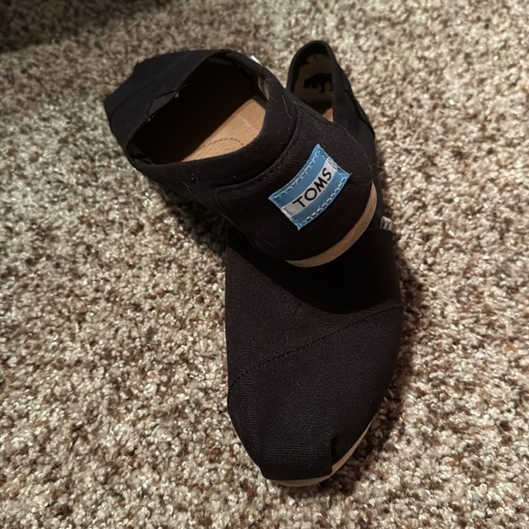 TOMS - Picture 2 of 4